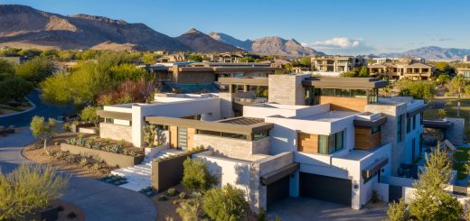 Key Factors to Consider When Buying a Luxury Home